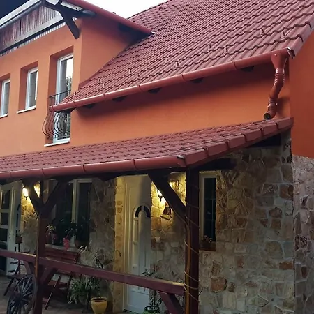 Főczény Pince és *
