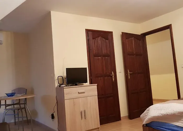Foczeny Pince Es Vendeghaz